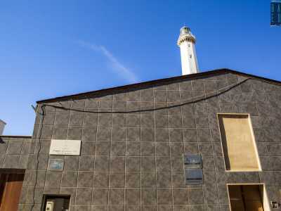 Siamo andati a visitare l�ex �regno� dell�Arx, partendo da via Tripoli, l� dove si affaccia un piccolo edificio incluso tra l�ingresso del faro e la chiesa di San Cataldo